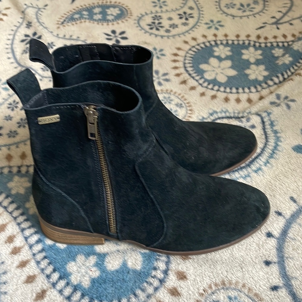 Roxy suede boots